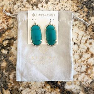 Beautiful Kendra Scott Danielle in Green Cat’s Eye